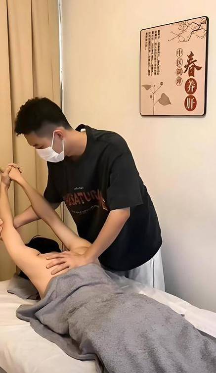 少妇熟女偷拍的相关介绍