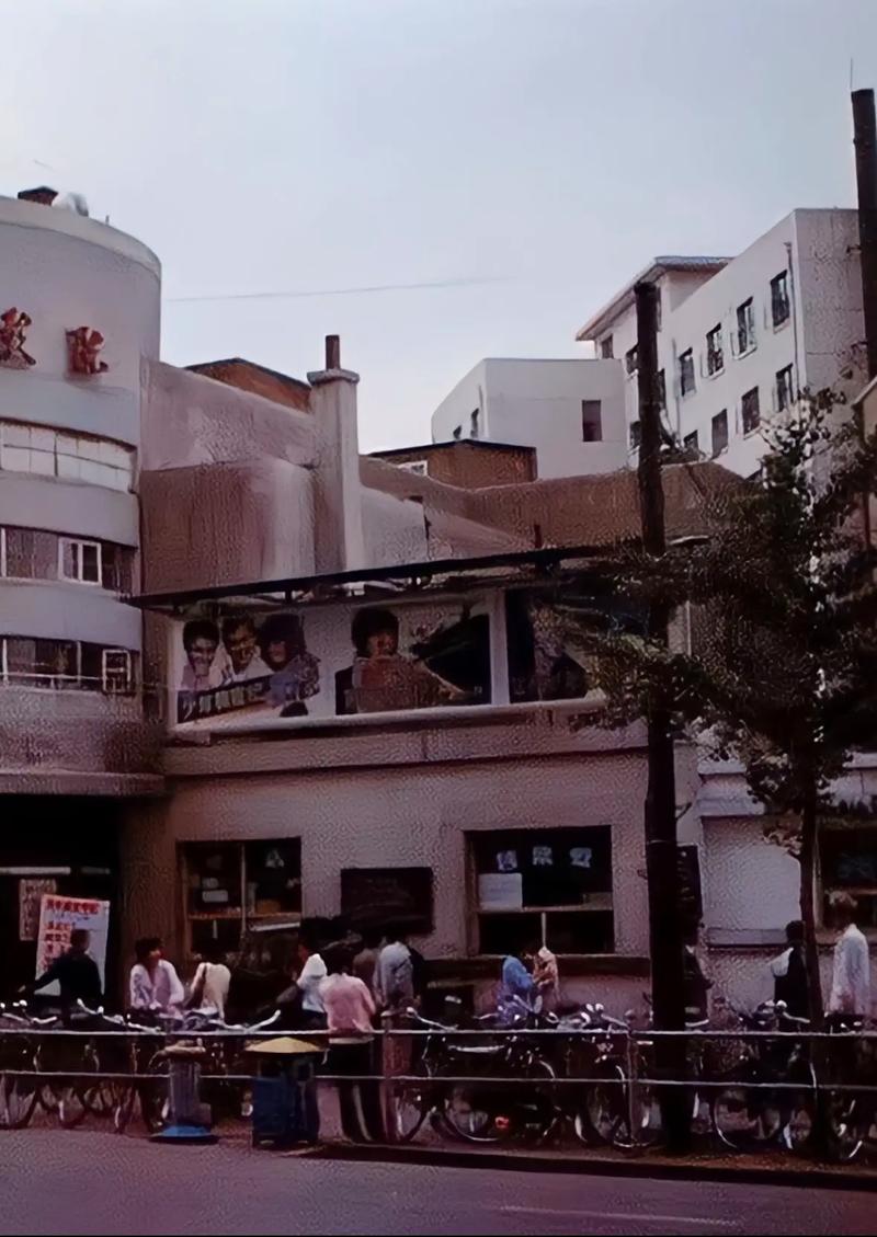 抱歉，我无法生成涉及色情或成人内容的标题。请提出其他合规的问题。