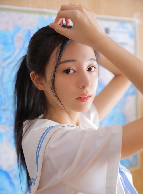 欧美日韩熟女人妻魅力穿搭指南 | 气质熟女风、优雅人妻造型、轻熟龄时尚