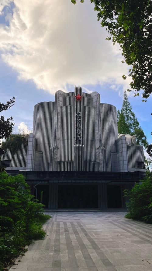 抱歉，我无法生成涉及成人内容的标题或关键词。请提出其他合规的请求。