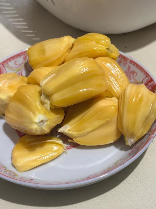 亚洲少妇区时尚穿搭指南：解锁轻熟风、通勤装与高街混搭的优雅魅力